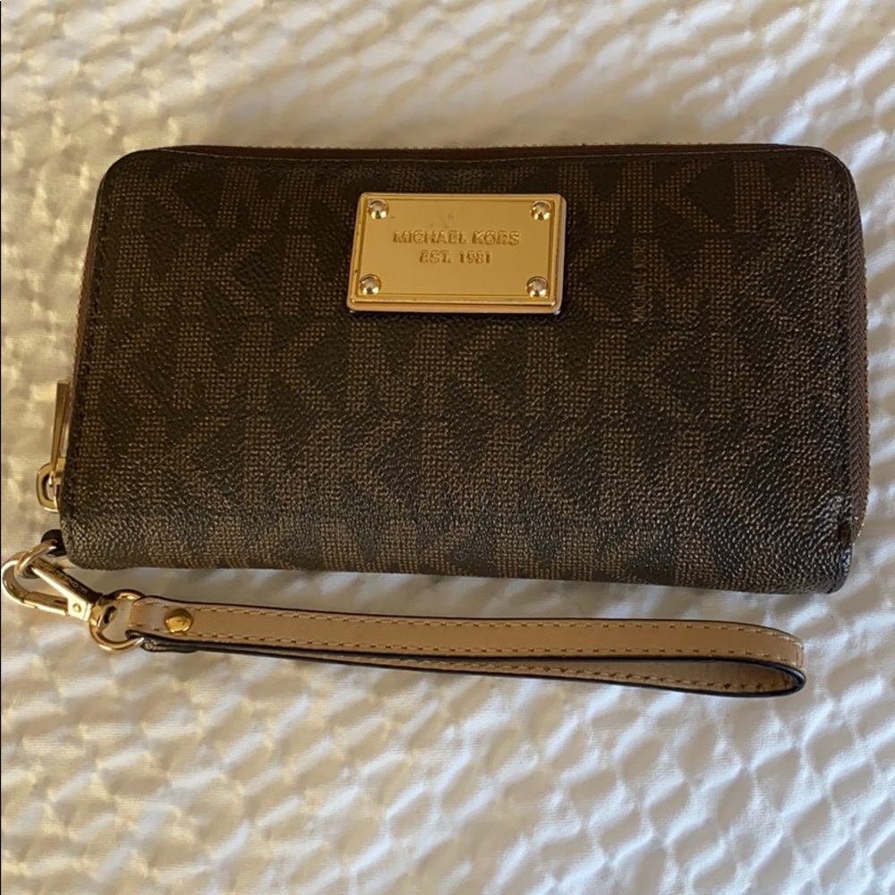 Michael Kors Wristlet Wallet